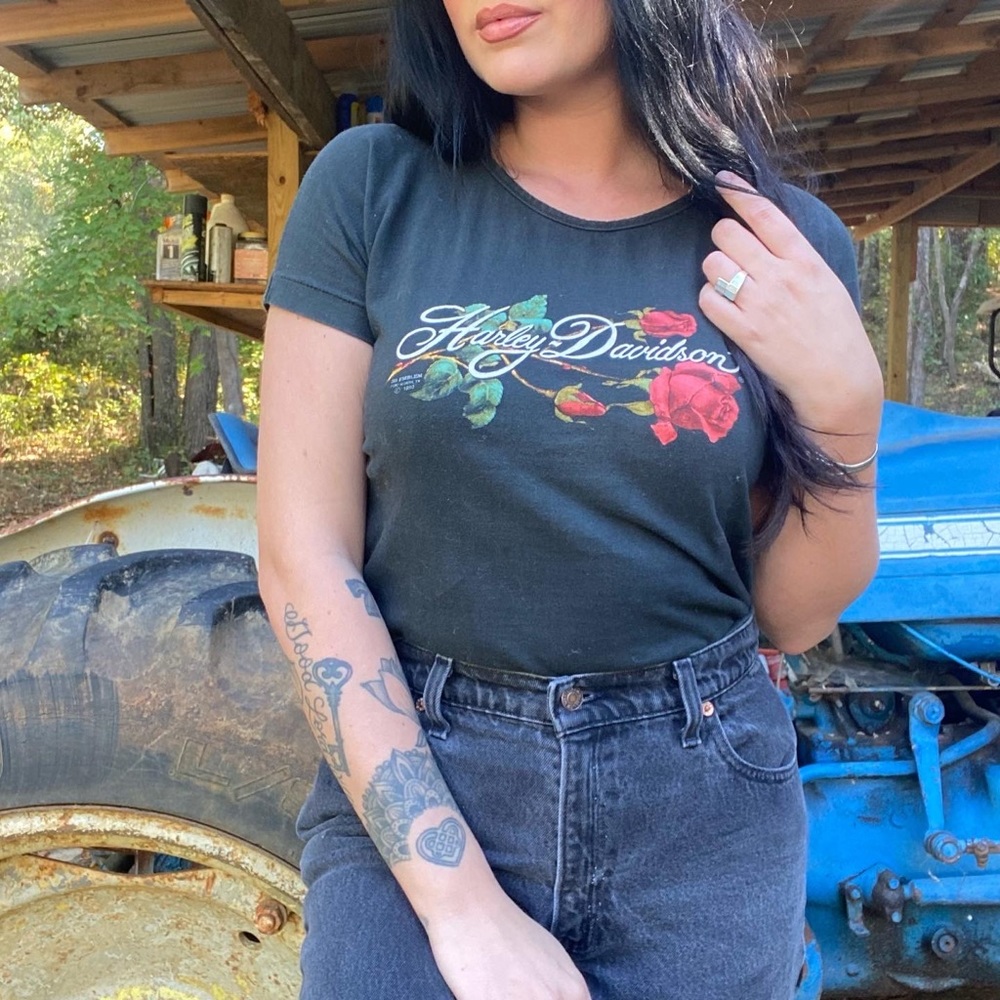 • 1990s 3d Emblem Sturgis Harley Davidson Rose Tee •
